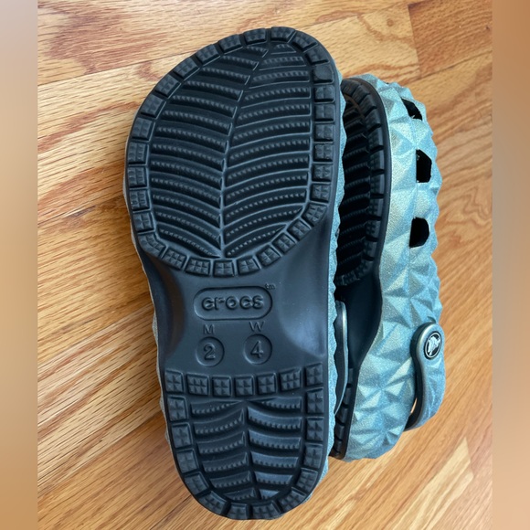 Brand New! Crocs Geometric Classic Clogs in Iridescent Aqua - Picture 10 of 10